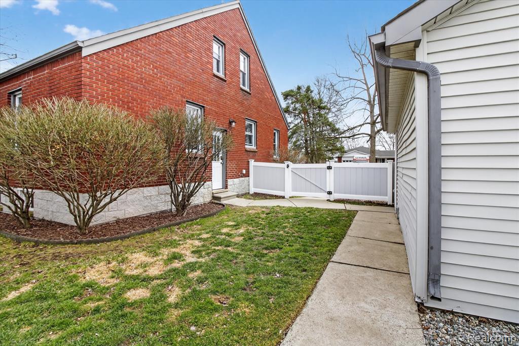29508 Bock Street, Garden City, MI — Photo 38
