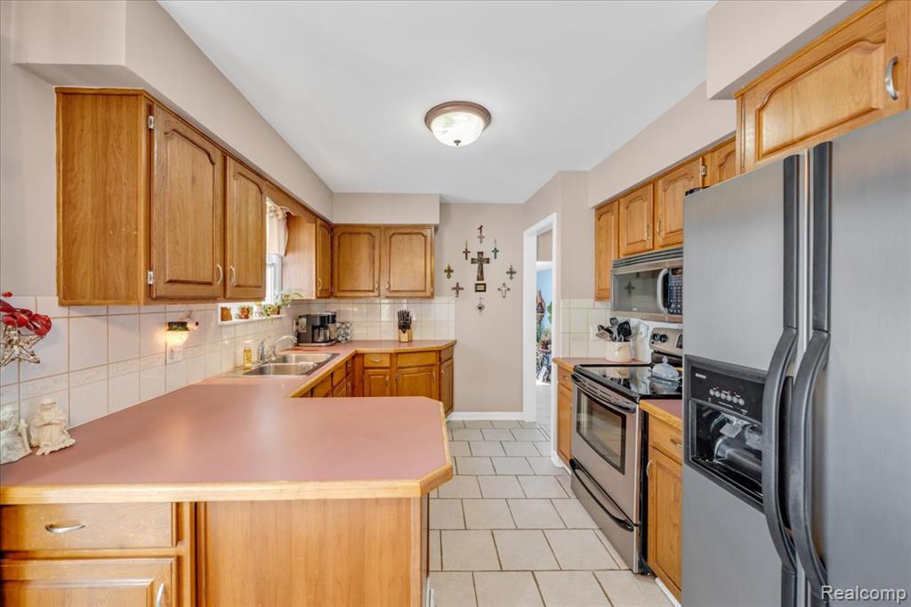 9169 Graytrax Road, Grand Blanc, MI 48439 — Photo 22