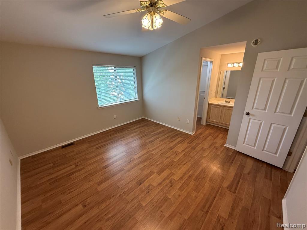 7059 Colonial Oaks Drive, Waterford, MI 48327 — Photo 30