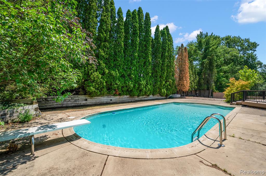 5353 W Bloomfield Lake Road, West Bloomfield, MI 48323 — Photo 2