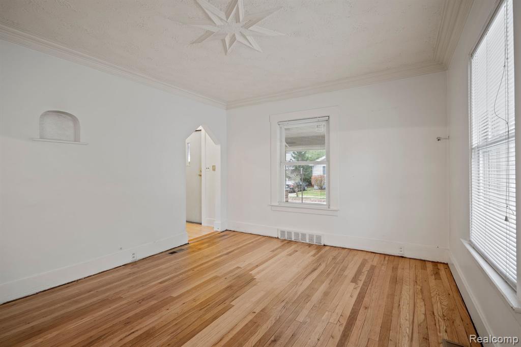 606 OAKLAND Avenue, Royal Oak, MI 48067 — Photo 12