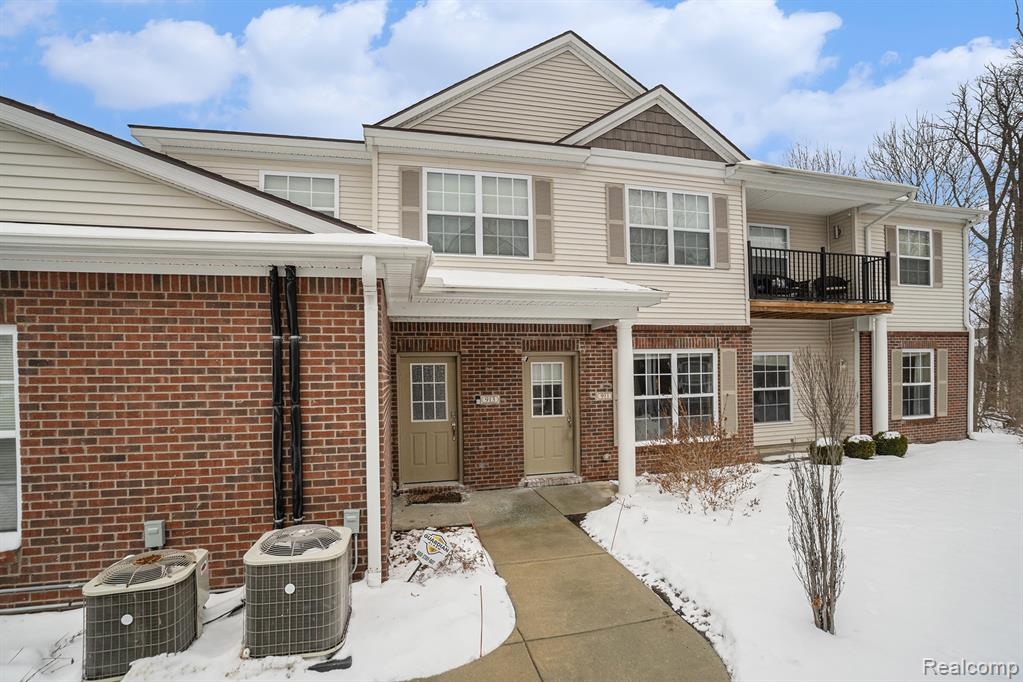911 Watercress Lane, Fenton, MI 48430 — front exterior