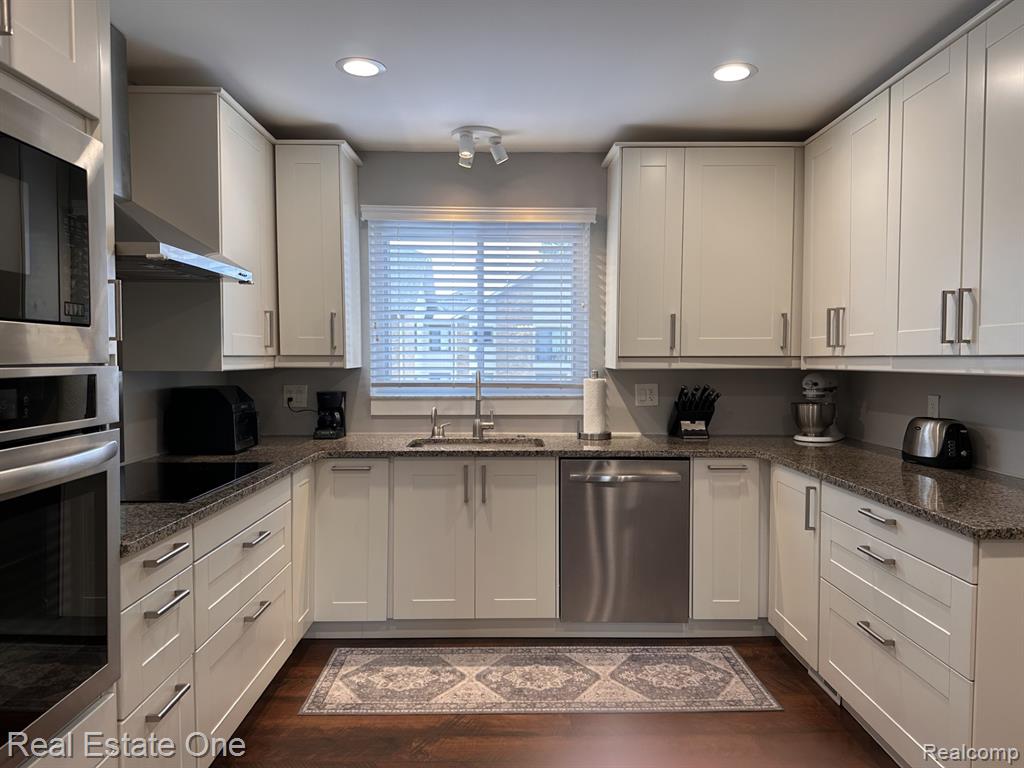 6463 Maple Hills Lane, Bloomfield Hills, MI 48301 — Photo 15