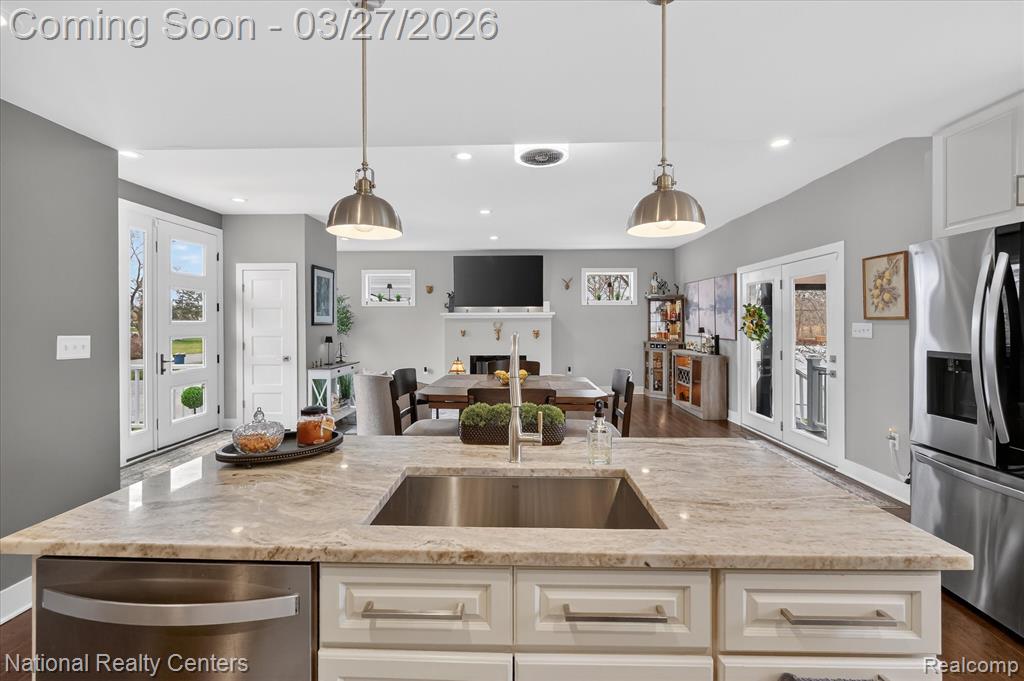 946 Dunreath Street, Wolverine Lake, MI 48390 — Photo 15