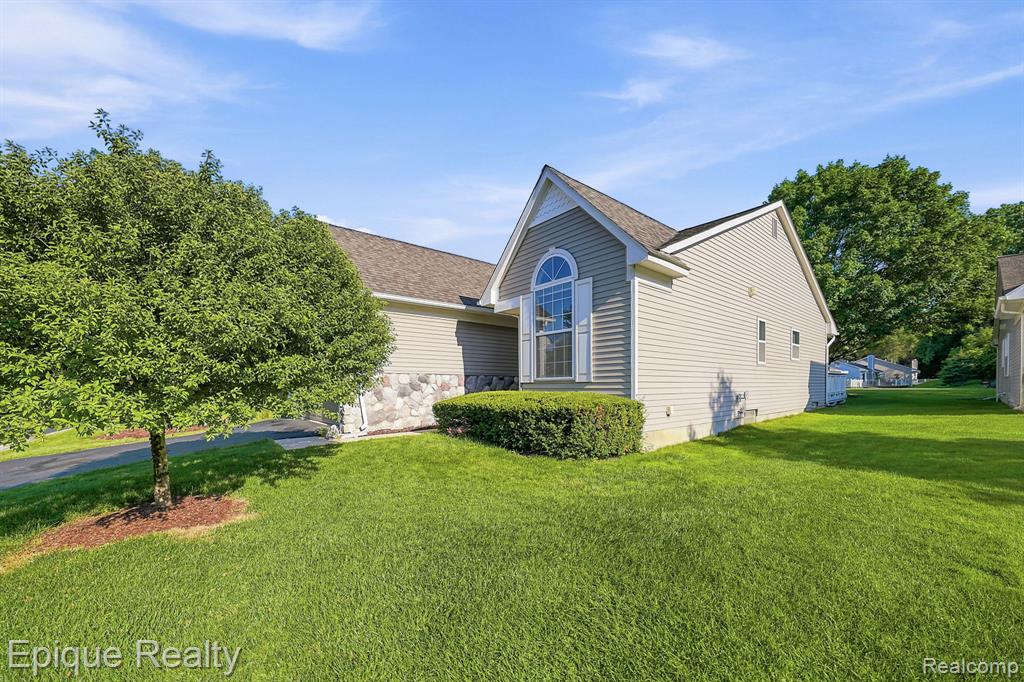 919 Rikki Ann Court, Wixom, MI 48393 — Photo 19