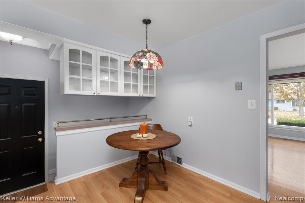 6927 Apache Trail, Westland, MI — Photo 9