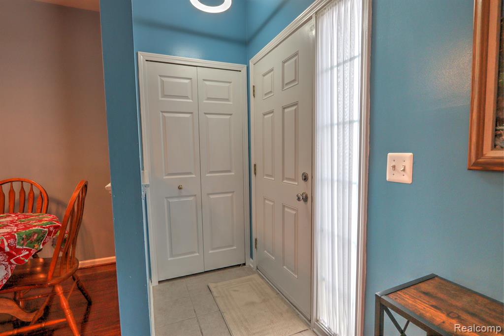 23074 FAIRLANE Boulevard, 6, Woodhaven, MI 48183 — Photo 7