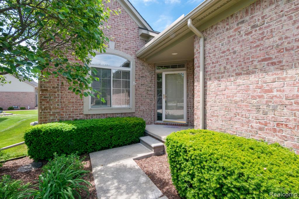 40658 Saint Louis Drive, Clinton Twp, MI 48038 — Photo 4