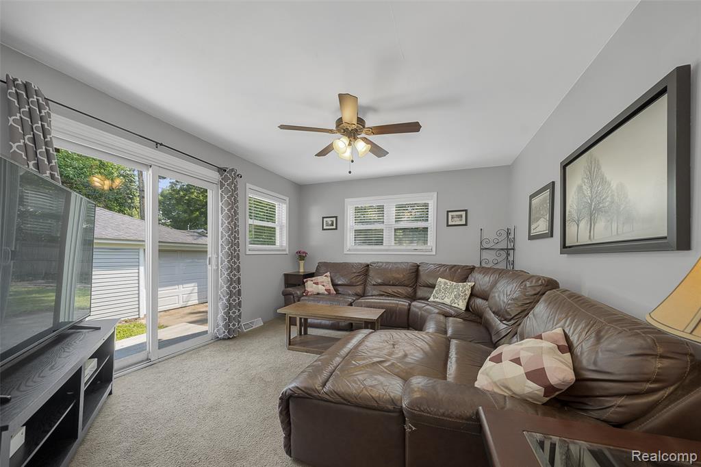 567 Roth Boulevard, Clawson, MI — Photo 12