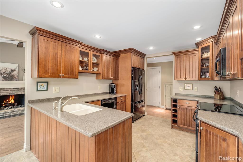 719 TEN POINT Drive, Rochester Hills, MI 48309 — Photo 2
