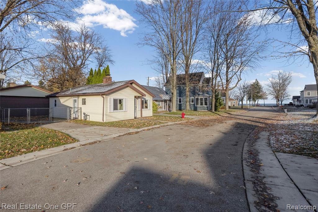 3004 Maplewood Drive, Fort Gratiot, MI 48059 — Photo 22