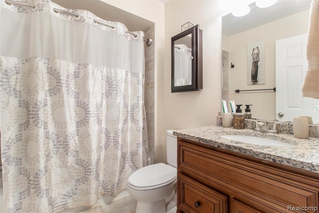 7946 Moonwood Place, Westland, MI — Photo 18