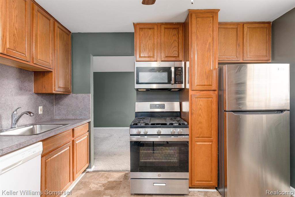 788 CLEOPHUS Parkway, Lincoln Park, MI 48146 — Photo 21