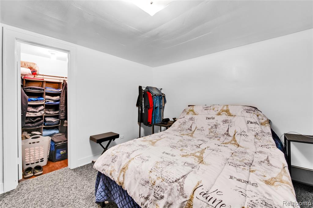 2952 PRYNNE Street, Keego Harbor, MI 48320 — Photo 24