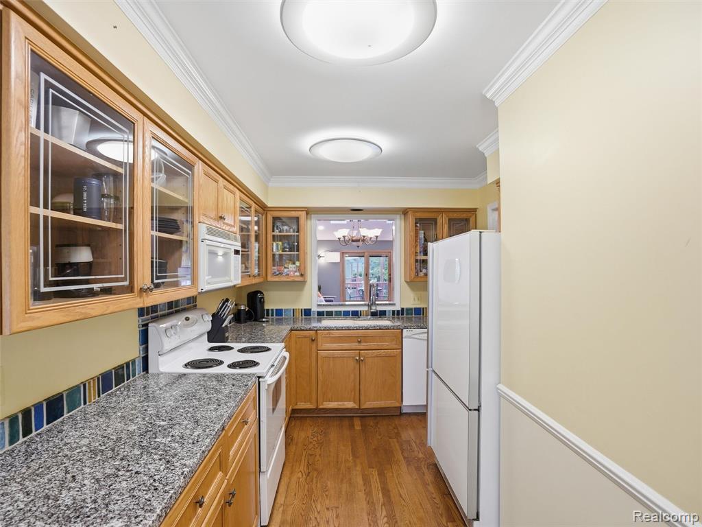 426 Oak Run Court, Royal Oak, MI 48073 — Photo 9