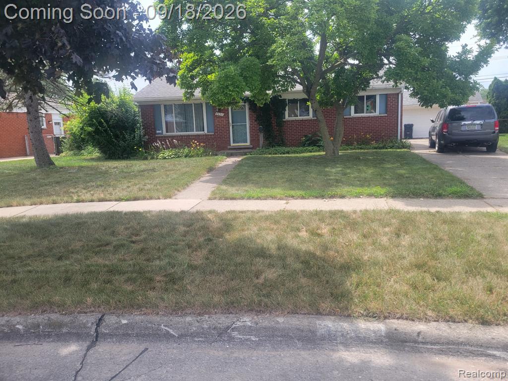 8436 Antwerp Drive, Sterling Heights, MI 48313
