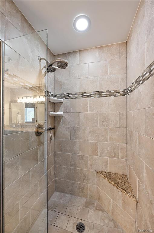 4366 S Lake Lane, Shelby Twp, MI 48316 — Photo 37