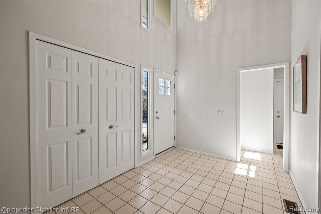1060 Stratford Place, Bloomfield Hills, MI 48304 — Photo 3