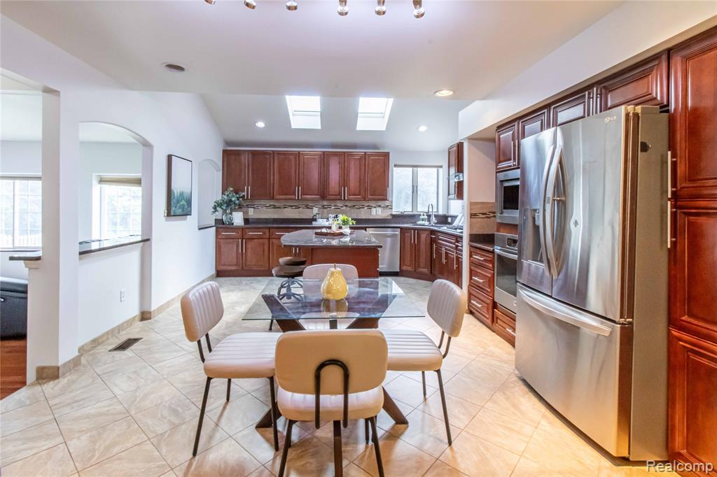 47302 Butler Lane, Novi, MI — Photo 16