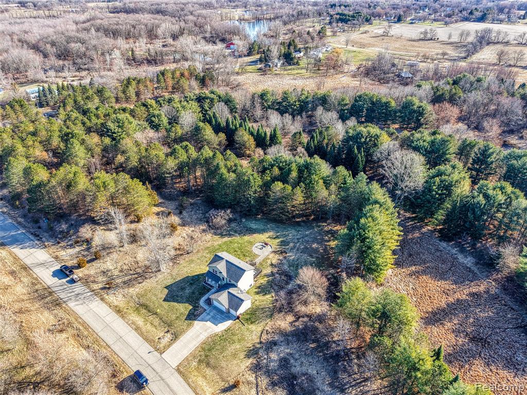 7047 Bennington Greens Drive, Owosso, MI 48867 — Photo 36
