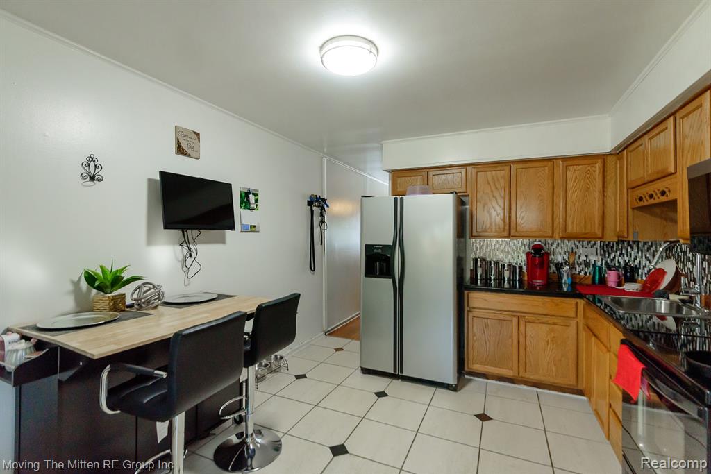 709 Estrada Drive, Belleville, MI 48111 — Photo 7