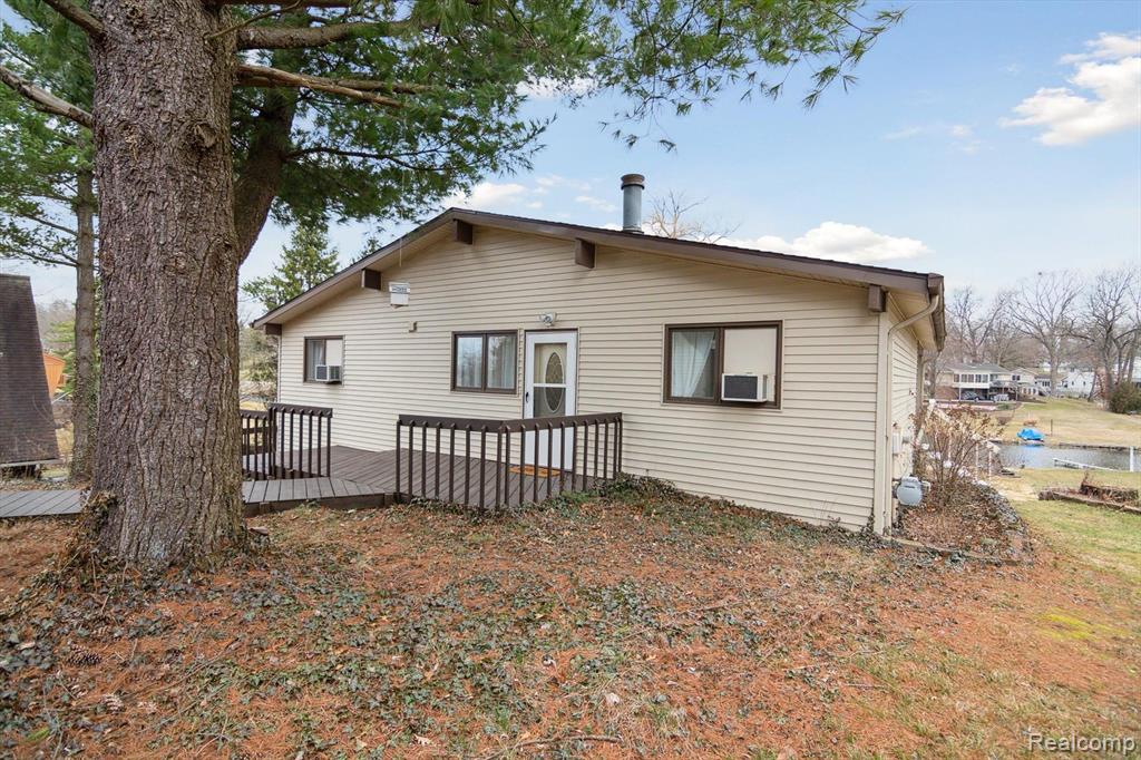 231 PINE HILL LAKE Drive, Horton, MI 49246 — Photo 2
