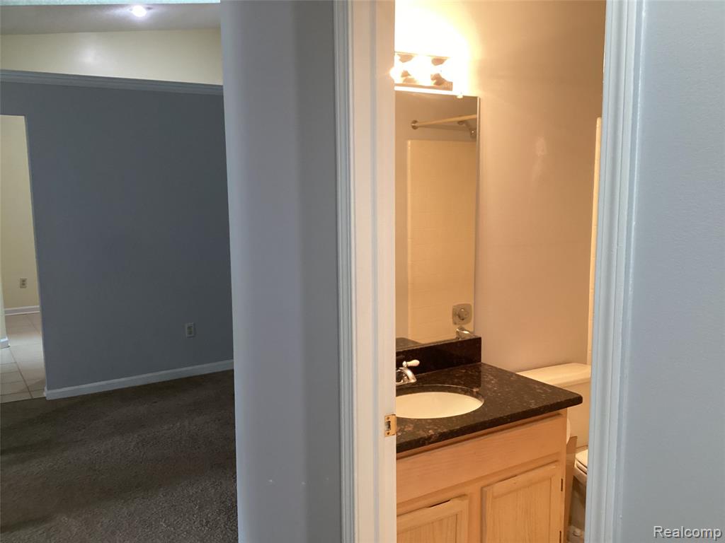 38547 Darbyshire, Farmington Hills, MI 48331 — Photo 16