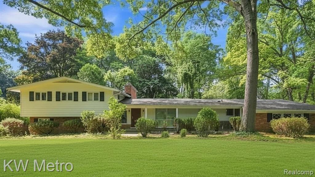 4966 Whispering Pine Lane, Bloomfield Hills, MI 48302