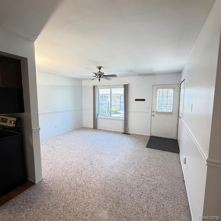 17116 Kingsbrooke Drive, Clinton Twp, MI 48038 — Photo 2