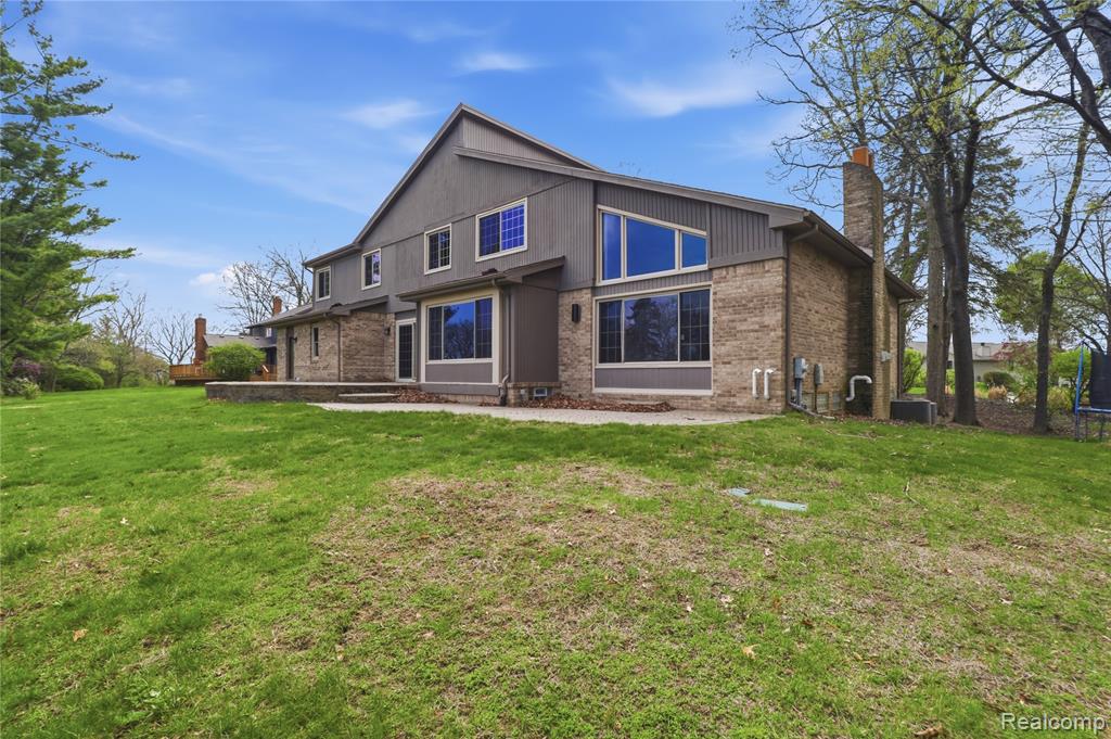 2084 Wabeek Hill Court, Bloomfield Hills, MI 48302 — Photo 54