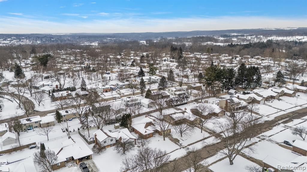 813 ABBEY Lane, Milford, MI 48381 — Photo 49