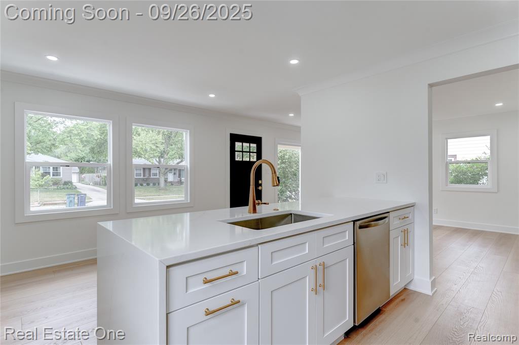 4702 Thorncroft Avenue, Royal Oak, MI 48073 — Photo 6
