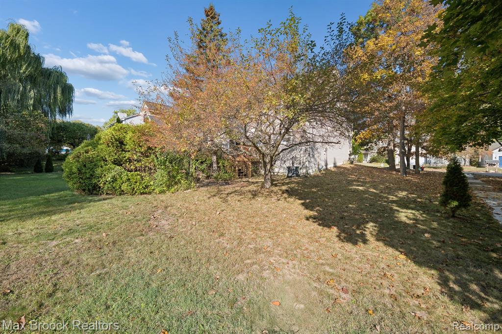 758 Huntclub Boulevard, Auburn Hills, MI 48326 — Photo 36