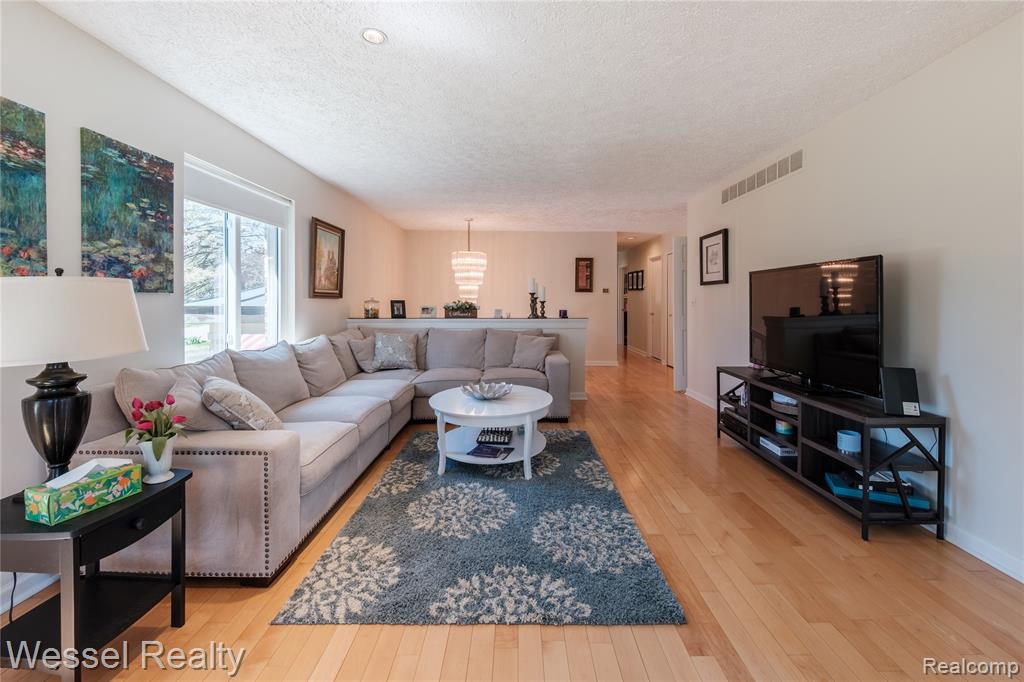 117 Coachlamp Road, Rochester, MI 48306 — Photo 7