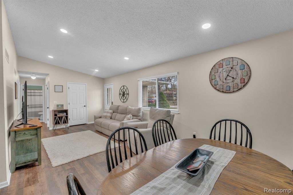335 DELAWARE Road, Whitmore Lake, MI 48189 — Photo 8
