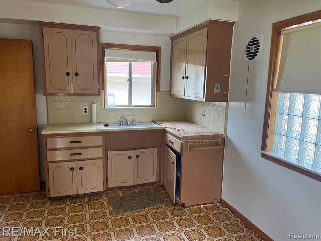 5239 E 13 MILE Road, Warren, MI 48092 — Photo 5