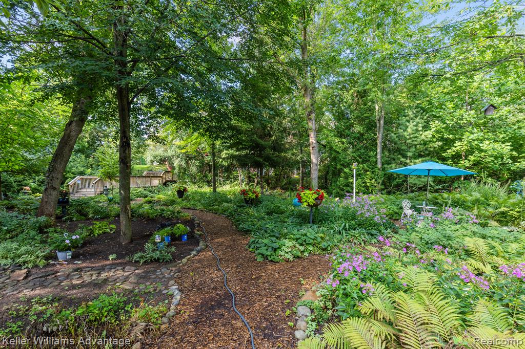 39438 VILLAGE RUN Drive, Northville, MI 48168 — Photo 43