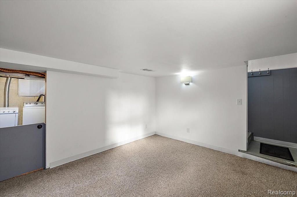 60 W Elmwood Avenue, Clawson, MI — Photo 37