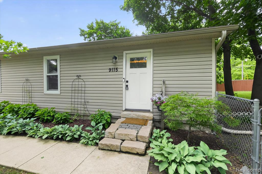 9115 Maplewood Drive, White Lake, MI — Photo 4