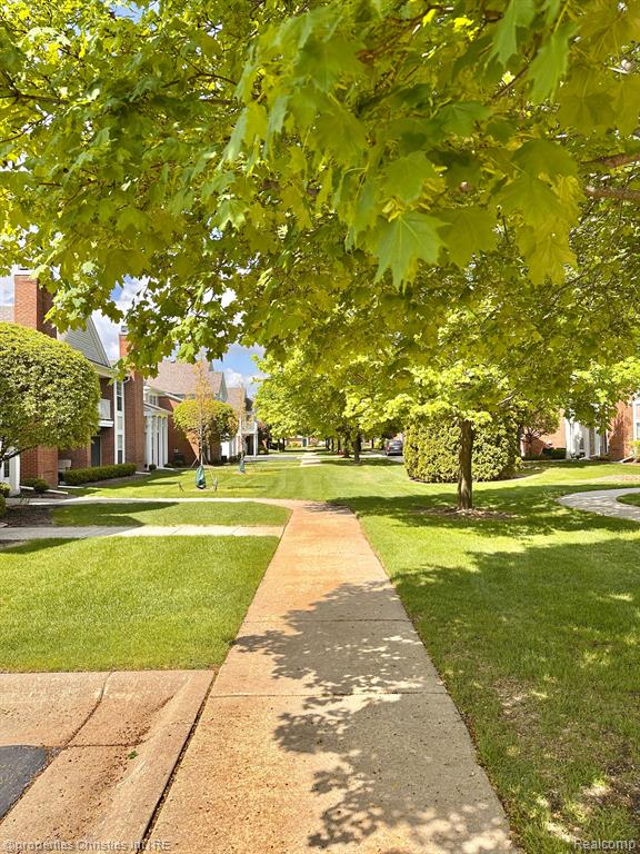 4235 BERKSHIRE Drive, Sterling Heights, MI 48314 — Photo 26