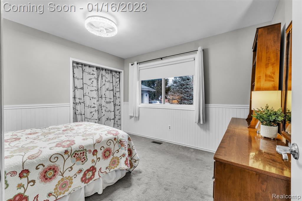 9035 Farmington Road, Livonia, MI 48150 — Photo 34
