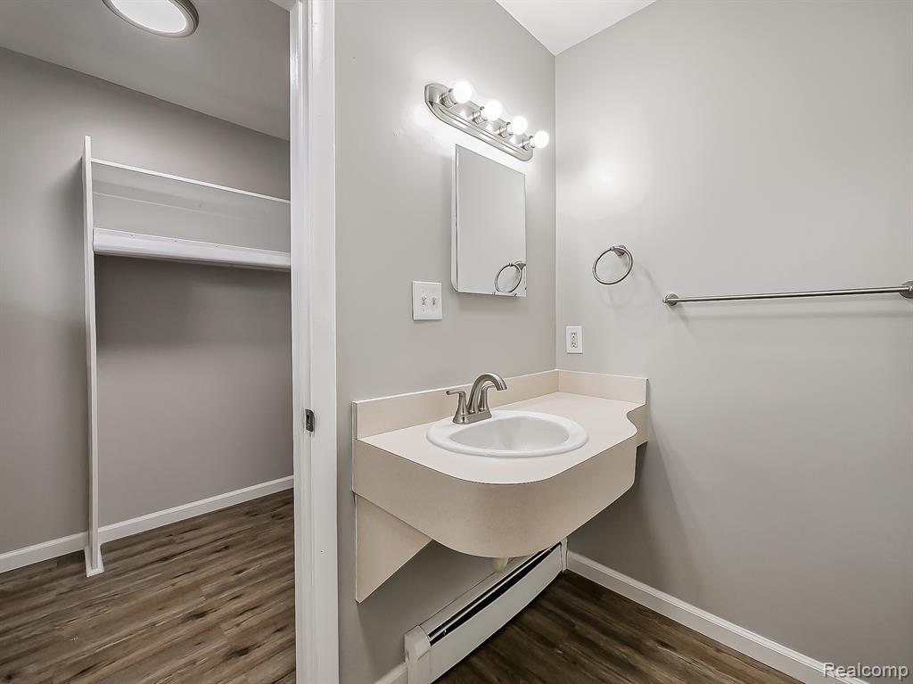 132 Huronview Court, White Lake, MI — Photo 22