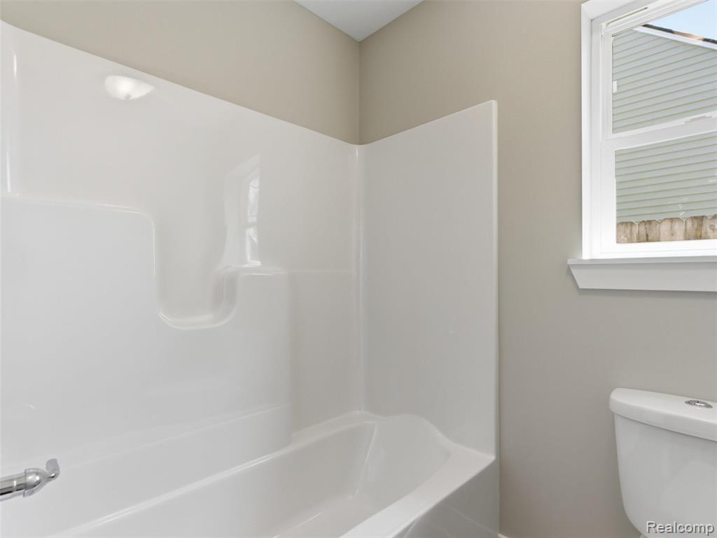 1005 Lakeview Street, Waterford, MI 48328 — Photo 16