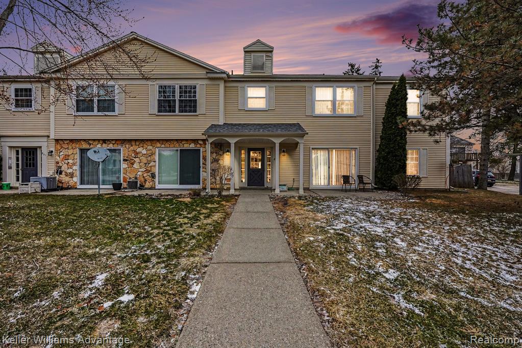 833 Bloomfield Village Boulevard, H, Auburn Hills, MI 48326 — front exterior