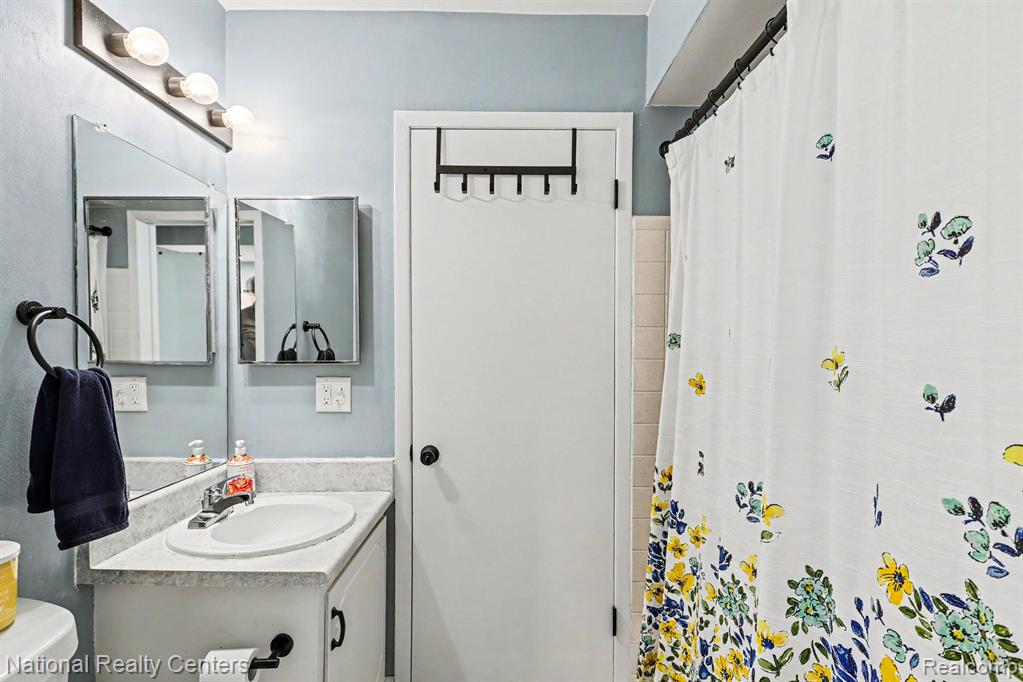 753 Oak Brook Ridge Drive, Rochester Hills, MI 48307 — Photo 12