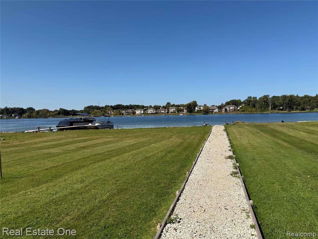 2910 Loon Drive, Wixom, MI — Photo 5