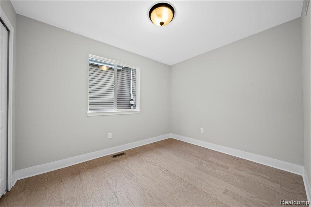 360 NEWTON Drive, Lake Orion, MI 48362 — Photo 20