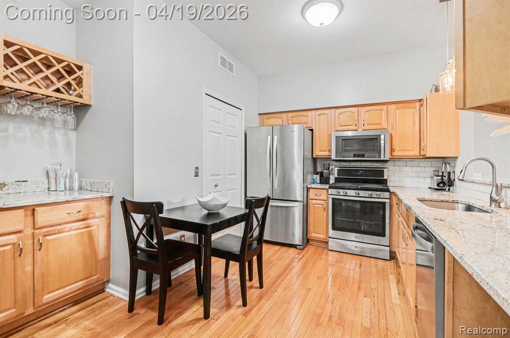 5519 Elmhurst Drive, Trenton, MI 48183 — Photo 7