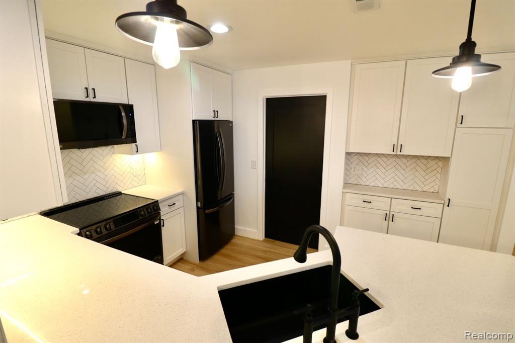 521 MULBERRY Street, Wyandotte, MI 48192 — Photo 8
