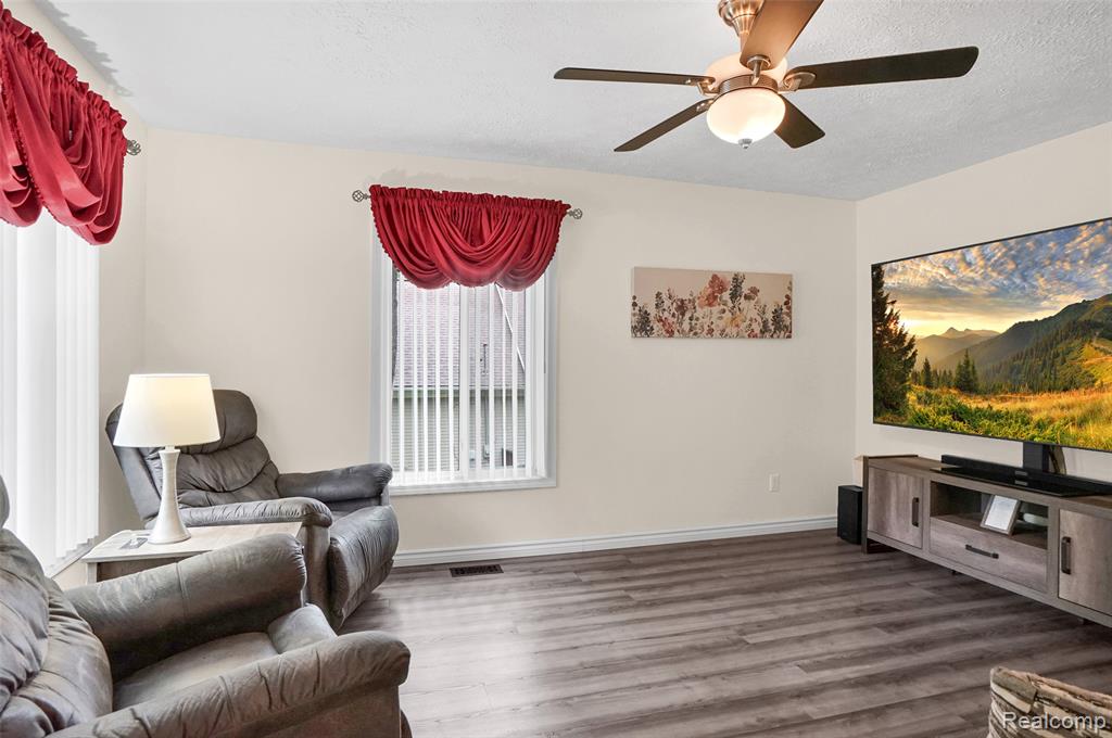 901 Ridge Road, Lake Orion, MI 48362 — Photo 31